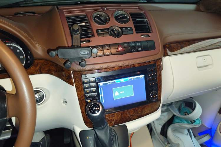 Used Mercedes-Benz Viano 2010 2.5L Luxury Edition Audio And AC Panel