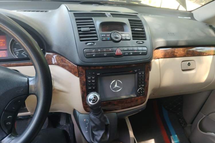 Used Mercedes-Benz Viano 2010 2.5L Prestige Edition Audio And AC Panel