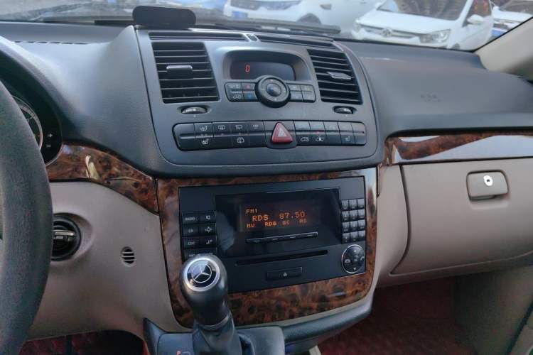 Used Mercedes-Benz Viano 2010 2.5L Prestige Edition Audio And AC Panel