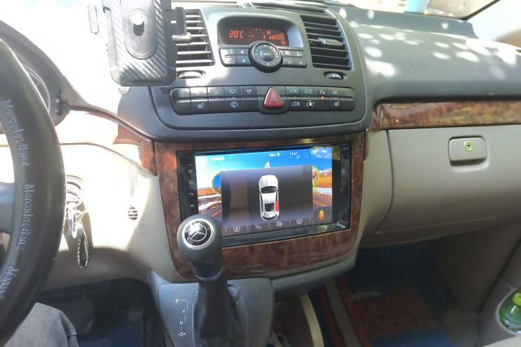 Used Mercedes-Benz Viano 2010 2.5L Prestige Edition Audio And AC Panel