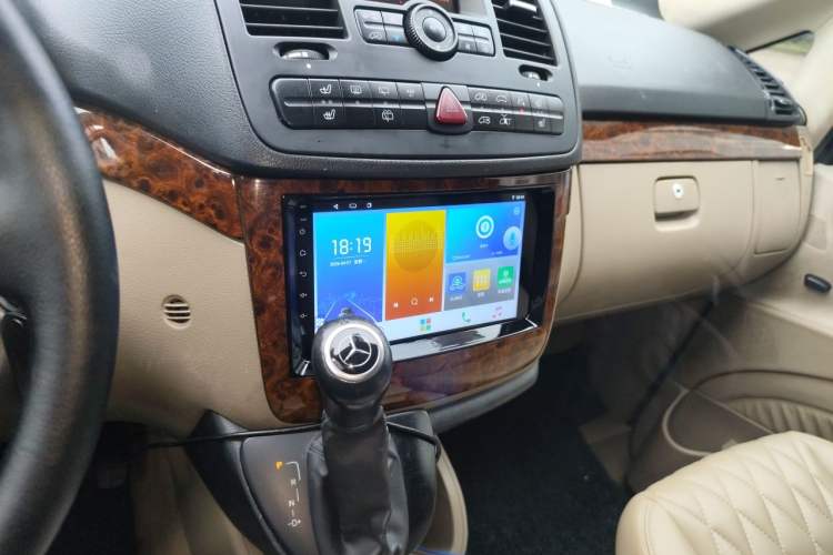 Used Mercedes-Benz Viano 2010 2.5L Prestige Edition Audio And AC Panel