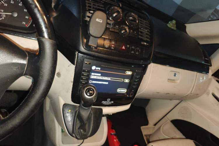 Used Mercedes-Benz Viano 2010 2.5L Luxury Edition Audio And AC Panel