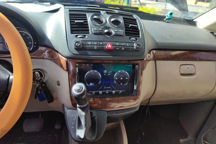 Used Mercedes-Benz Viano 2010 2.5L Luxury Edition Audio And AC Panel