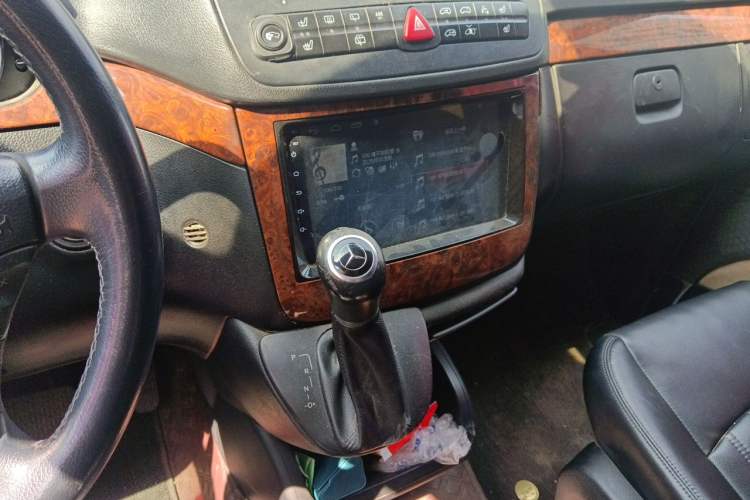 Used Mercedes-Benz Viano 2010 2.5L Prestige Edition Audio And AC Panel