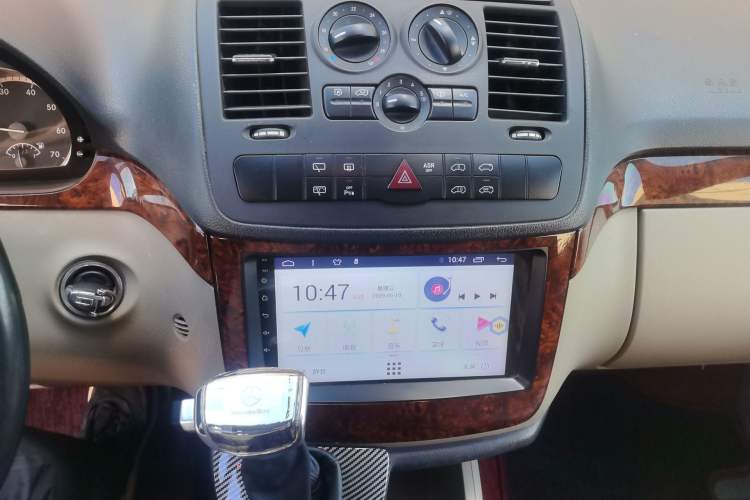 Used Mercedes-Benz Viano 2010 2.5L Luxury Edition Audio And AC Panel
