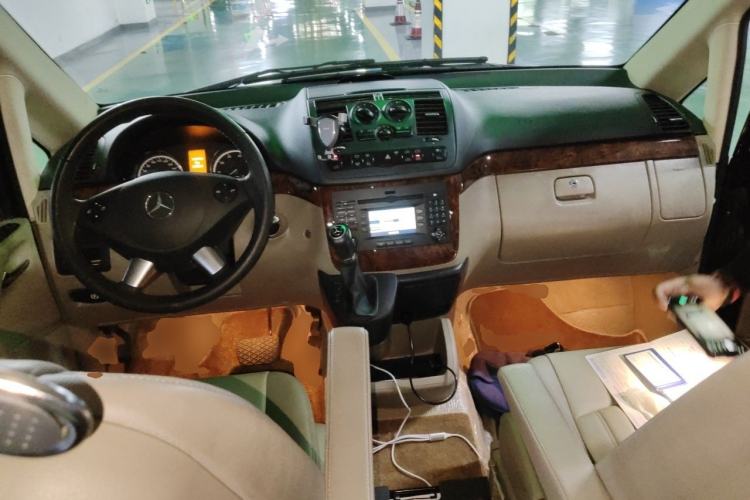 Used Mercedes-Benz Viano 2010 2.5L Luxury Edition Center Console