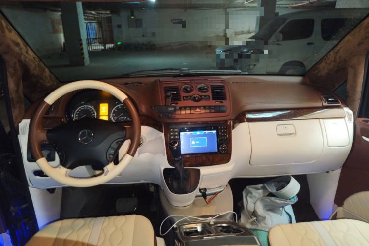 Used Mercedes-Benz Viano 2010 2.5L Luxury Edition Center Console