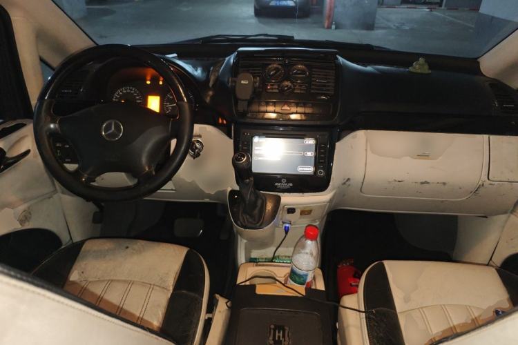 Used Mercedes-Benz Viano 2010 2.5L Luxury Edition Center Console