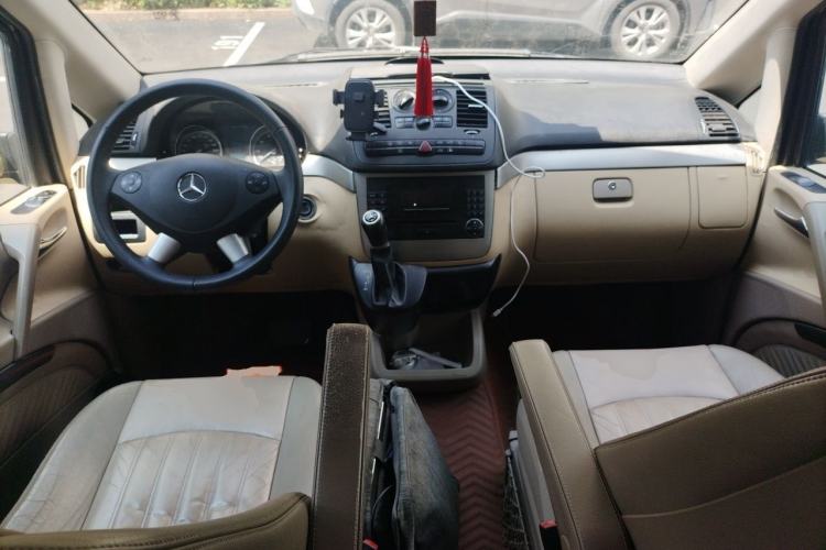 Used Mercedes-Benz Viano 2010 2.5L Luxury Edition Center Console