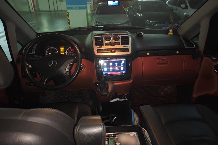 Used Mercedes-Benz Viano 2010 Viano 3.2L Center Console