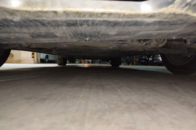 Used Mercedes-Benz Viano 2010 2.5L Luxury Edition Chassis Front