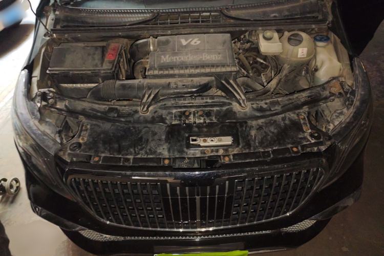 Used Mercedes-Benz Viano 2010 2.5L Luxury Edition Engine Bay
