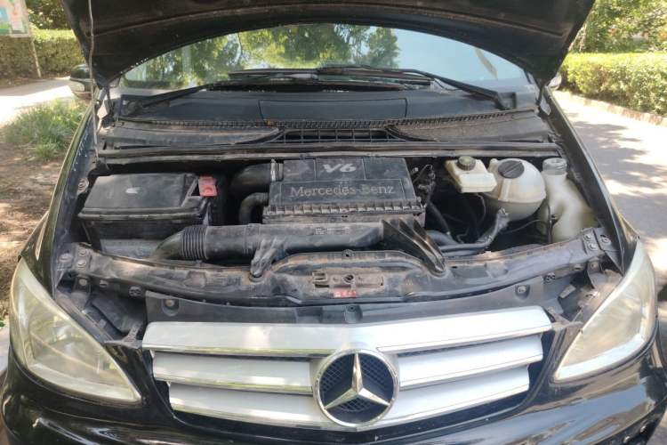 Used Mercedes-Benz Viano 2010 2.5L Prestige Edition Engine Bay