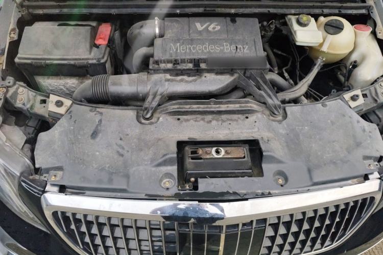 Used Mercedes-Benz Viano 2010 2.5L Prestige Edition Engine Bay