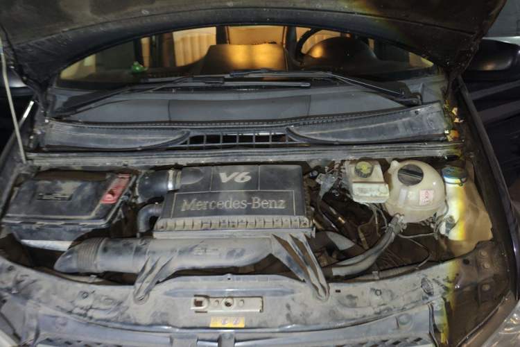Used Mercedes-Benz Viano 2010 2.5L Luxury Edition Engine Bay