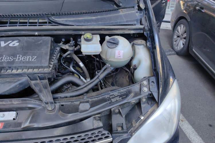 Used Mercedes-Benz Viano 2010 2.5L Prestige Edition Engine Bay Left