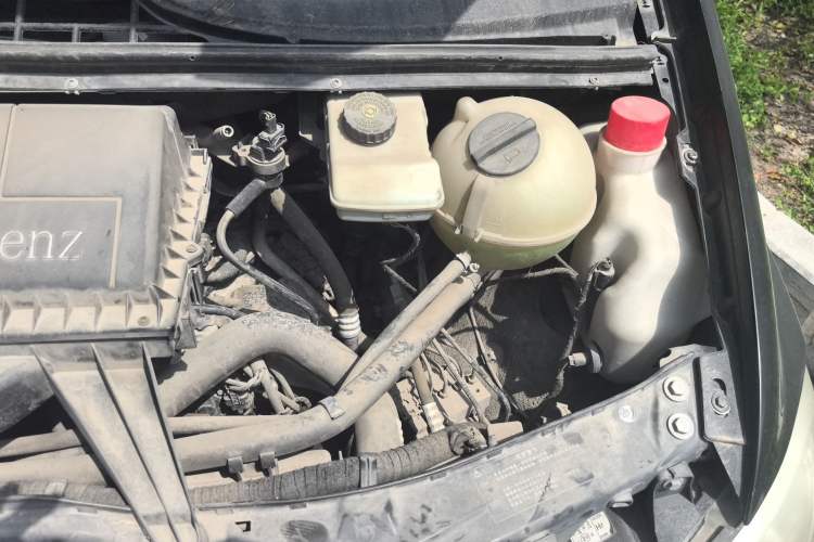 Used Mercedes-Benz Viano 2010 2.5L Prestige Edition Engine Bay Left