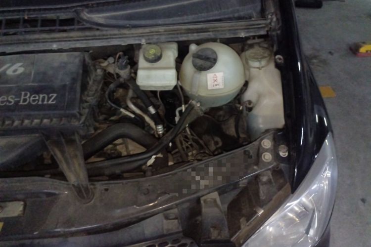 Used Mercedes-Benz Viano 2010 2.5L Prestige Edition Engine Bay Left