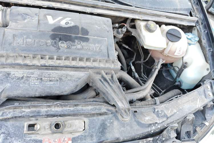 Used Mercedes-Benz Viano 2010 2.5L Prestige Edition Engine Bay Left