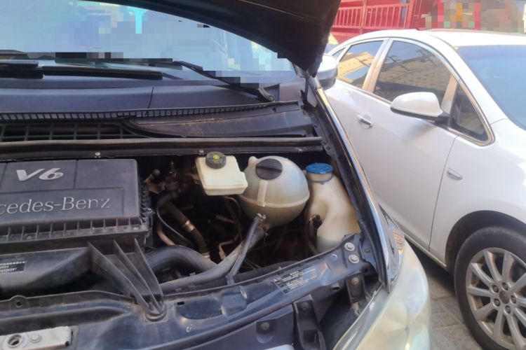 Used Mercedes-Benz Viano 2010 2.5L Luxury Edition Engine Bay Left