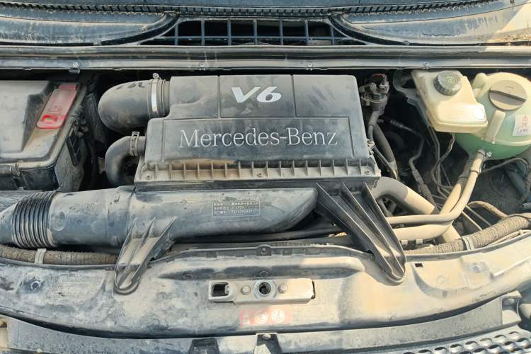 Used Mercedes-Benz Viano 2010 2.5L Prestige Edition Engine Bay