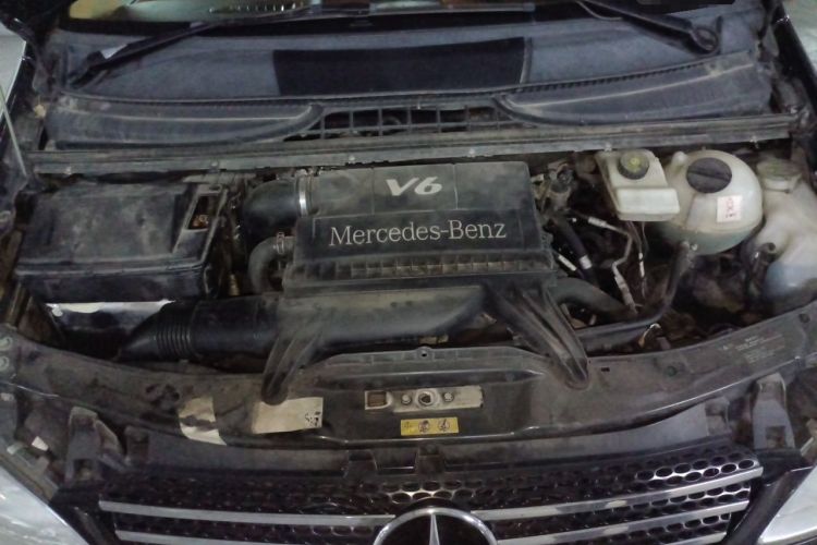 Used Mercedes-Benz Viano 2010 2.5L Prestige Edition Engine Bay