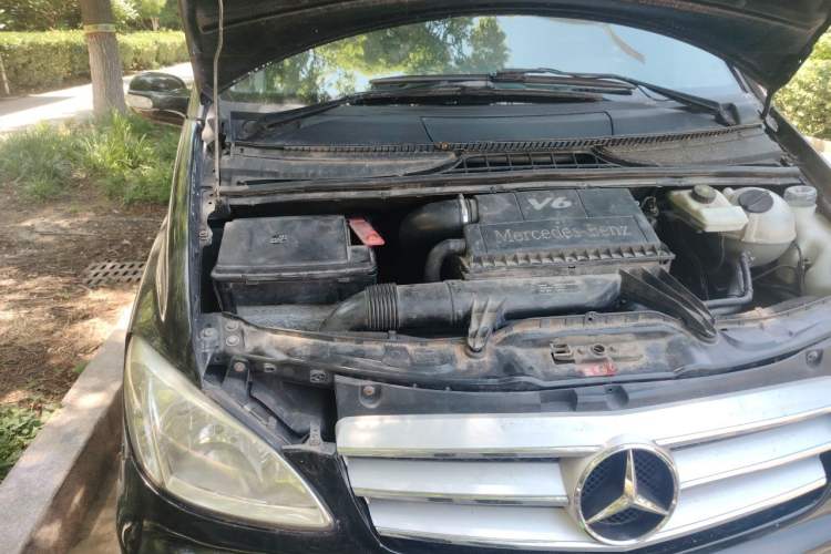 Used Mercedes-Benz Viano 2010 2.5L Prestige Edition Engine Bay Right