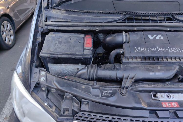 Used Mercedes-Benz Viano 2010 2.5L Prestige Edition Engine Bay Right
