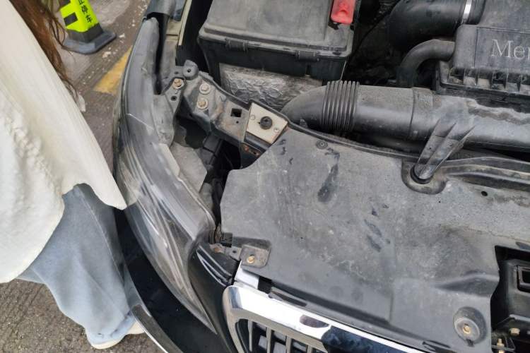 Used Mercedes-Benz Viano 2010 2.5L Prestige Edition Engine Bay Right