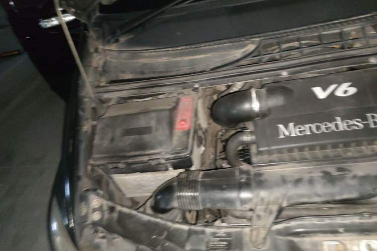 Used Mercedes-Benz Viano 2010 2.5L Prestige Edition Engine Bay Right