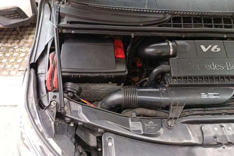 Used Mercedes-Benz Viano 2010 2.5L Luxury Edition Engine Bay Right