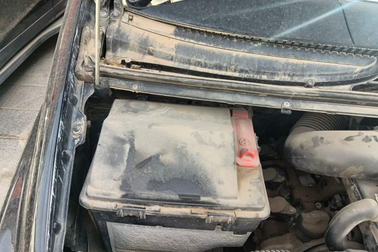 Used Mercedes-Benz Viano 2010 2.5L Prestige Edition Engine Bay Right