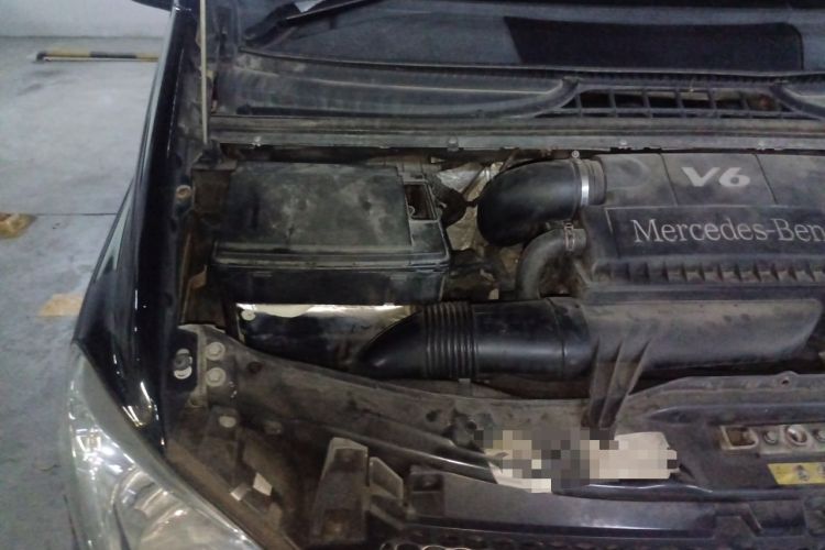 Used Mercedes-Benz Viano 2010 2.5L Prestige Edition Engine Bay Right