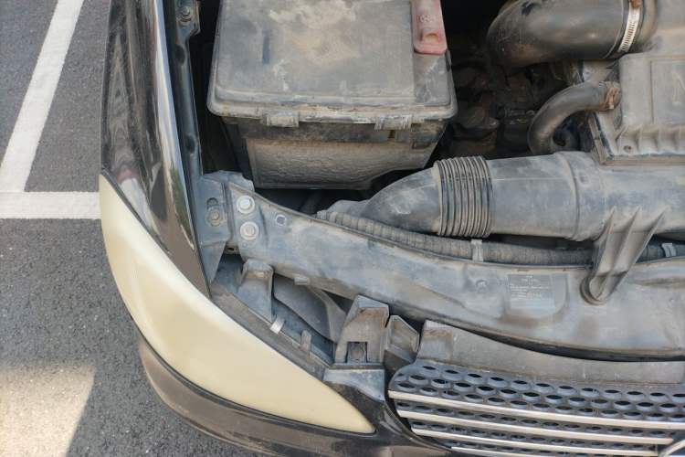 Used Mercedes-Benz Viano 2010 2.5L Luxury Edition Engine Bay Right