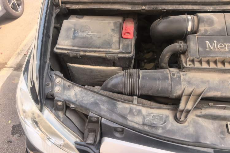 Used Mercedes-Benz Viano 2010 2.5L Luxury Edition Engine Bay Right
