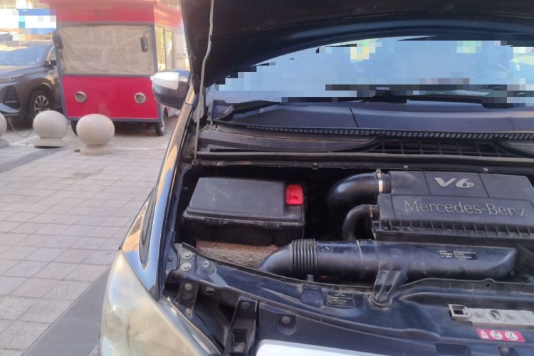 Used Mercedes-Benz Viano 2010 2.5L Luxury Edition Engine Bay Right