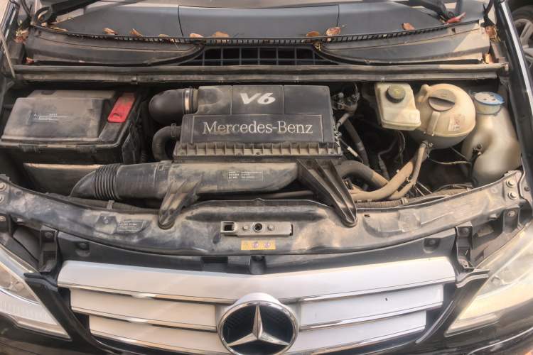 Used Mercedes-Benz Viano 2010 2.5L Luxury Edition Engine Bay