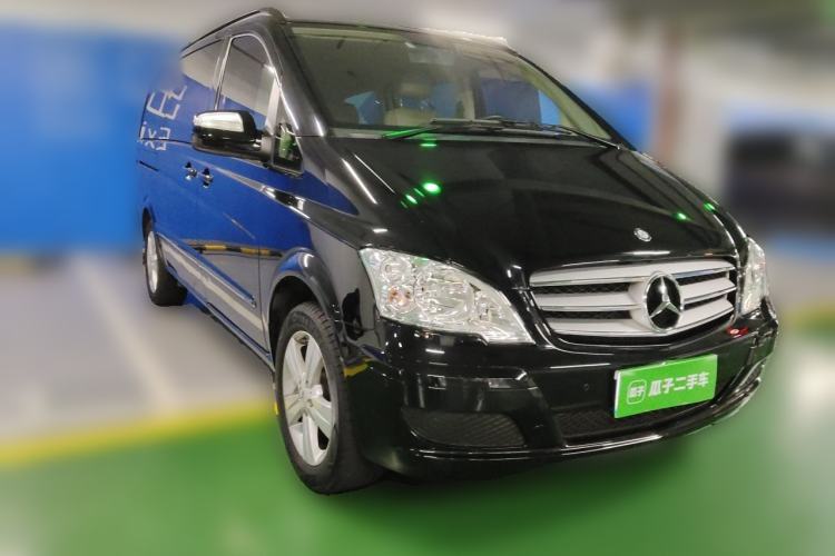 Used Mercedes-Benz Viano 2010 2.5L Luxury Edition Front Right 45 Deg
