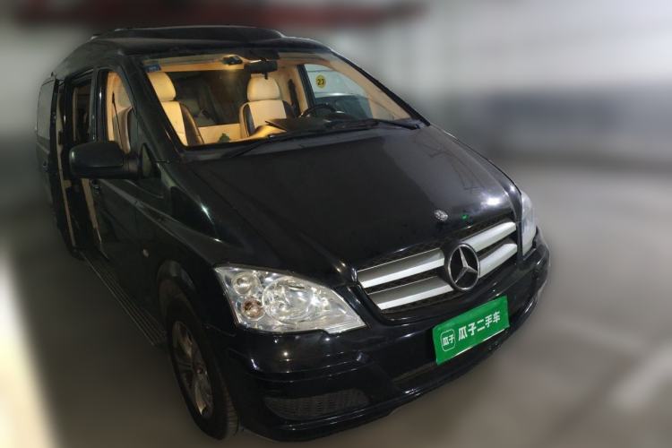 Used Mercedes-Benz Viano 2010 2.5L Luxury Edition Front Right 45 Deg