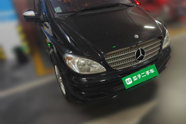 Used Mercedes-Benz Viano 2010 Viano 3.2L Front Right 45 Deg