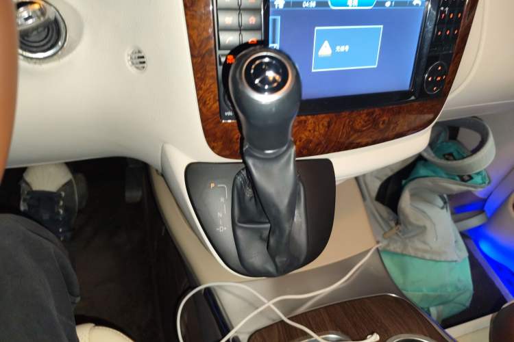 Used Mercedes-Benz Viano 2010 2.5L Luxury Edition Gear Lever