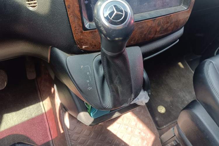 Used Mercedes-Benz Viano 2010 2.5L Prestige Edition Gear Lever
