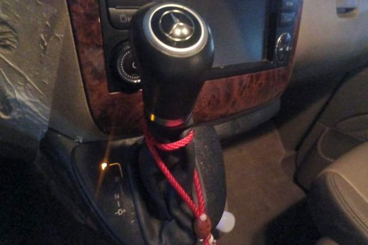 Used Mercedes-Benz Viano 2010 2.5L Prestige Edition Gear Lever