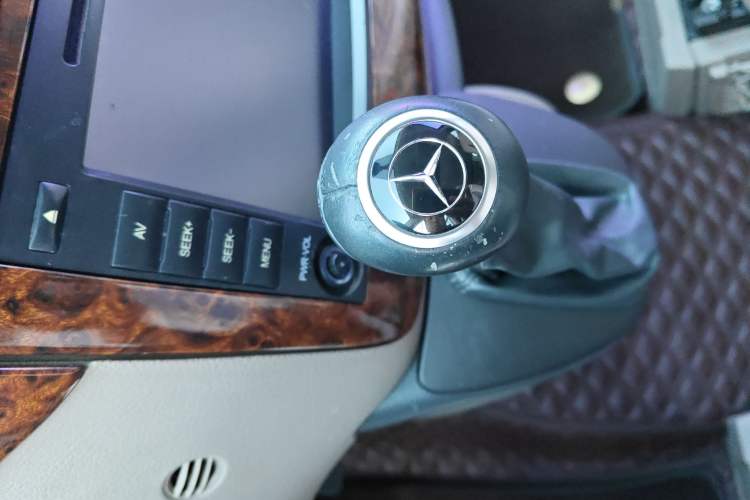 Used Mercedes-Benz Viano 2010 2.5L Prestige Edition Gear Lever