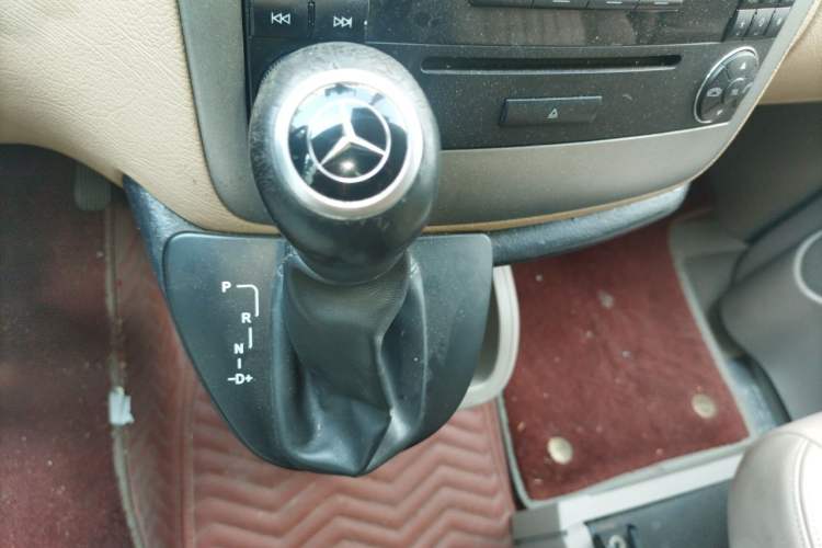 Used Mercedes-Benz Viano 2010 2.5L Luxury Edition Gear Lever