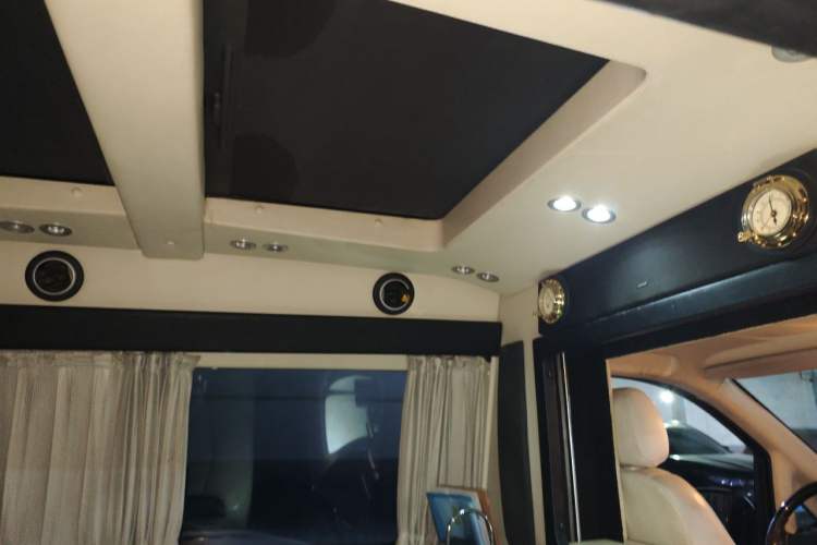 Used Mercedes-Benz Viano 2010 2.5L Luxury Edition Headliner