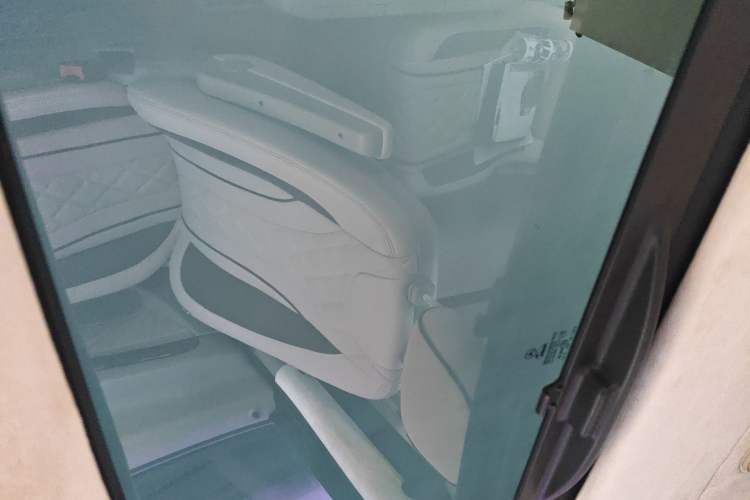 Used Mercedes-Benz Viano 2010 2.5L Prestige Edition Headliner