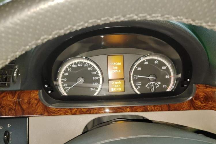 Used Mercedes-Benz Viano 2010 2.5L Luxury Edition Instrument Cluster