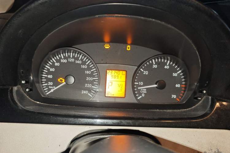 Used Mercedes-Benz Viano 2010 2.5L Luxury Edition Instrument Cluster