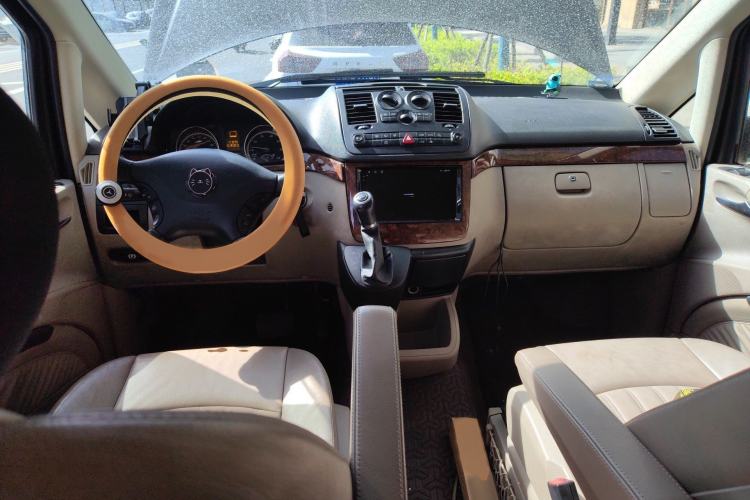 Used Mercedes-Benz Viano 2010 2.5L Luxury Edition Interior 2